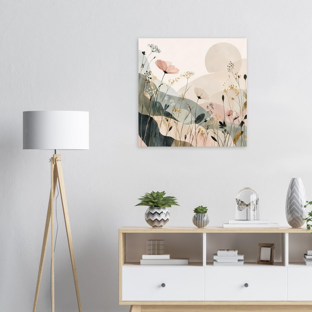 Quadratisches abstraktes Blumenposter mit rosa Blüten, beigem Kreis und Gräsern
