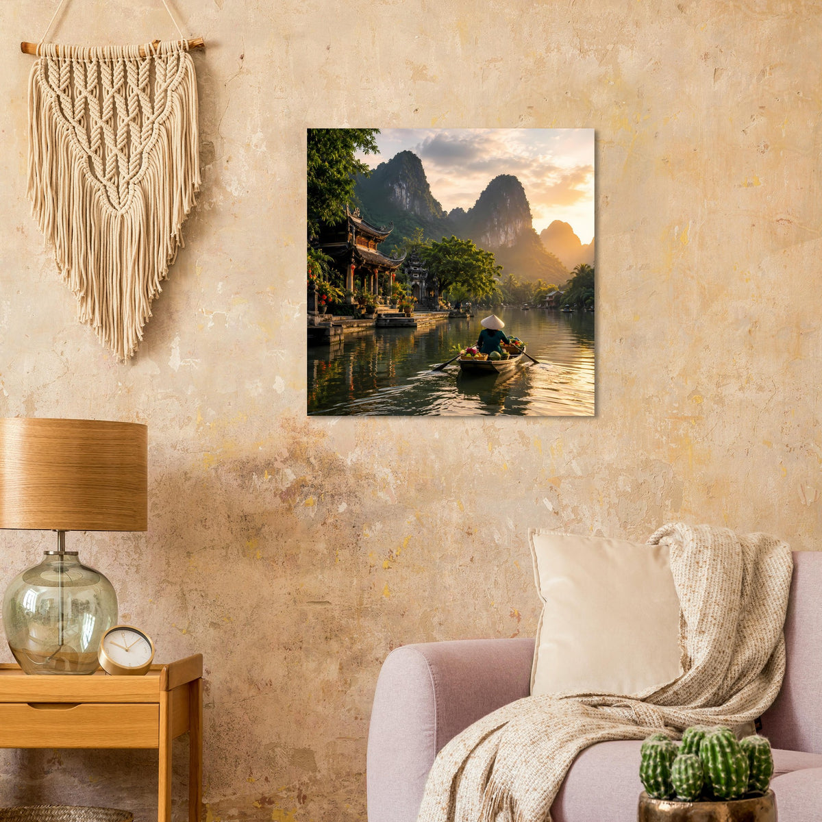 Wandposter mit Fluss, Bootspaddler im Vordergrund, umliegenden Bergen und goldenem Himmel