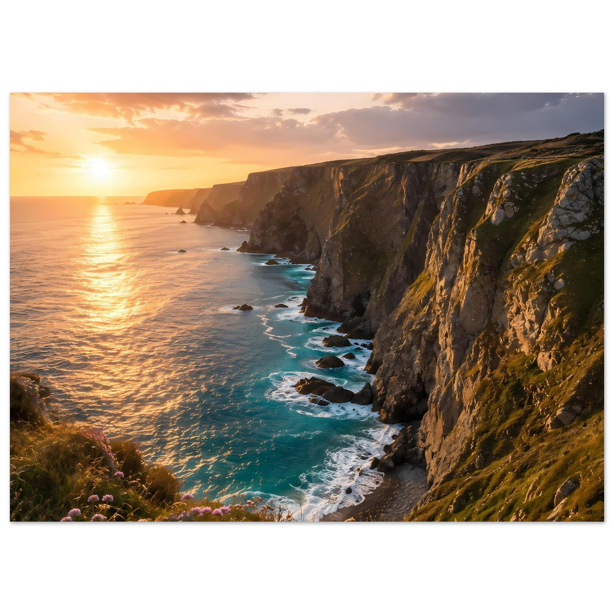Horizontales Poster mit Küste: Felsklippen, Wellen im Meer und Abendsonne