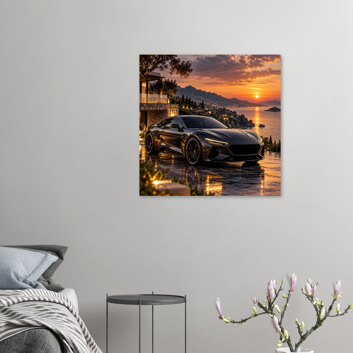 Kleines Poster: dunkler Sportwagen bei Sonnenuntergang am Wasser, goldene Reflexe auf der Straße