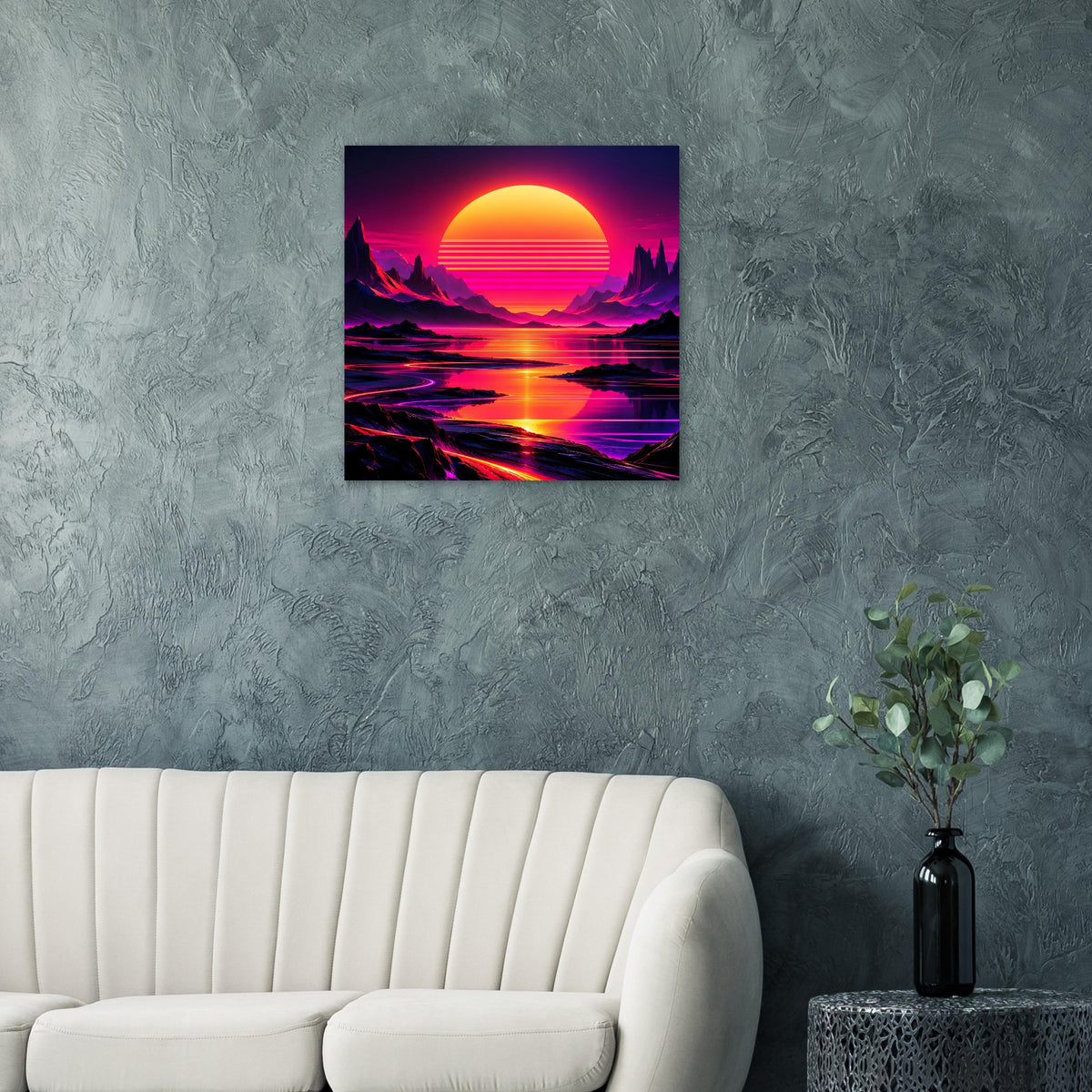 Quadratisches Neon-Poster: Sonnenuntergang über Bergsilhouetten und Wasserfläche.
