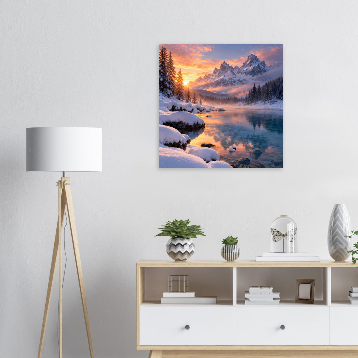 Winterlandschafts-Poster mit verschneiten Bergen, Sonnenaufgang und spiegelndem See