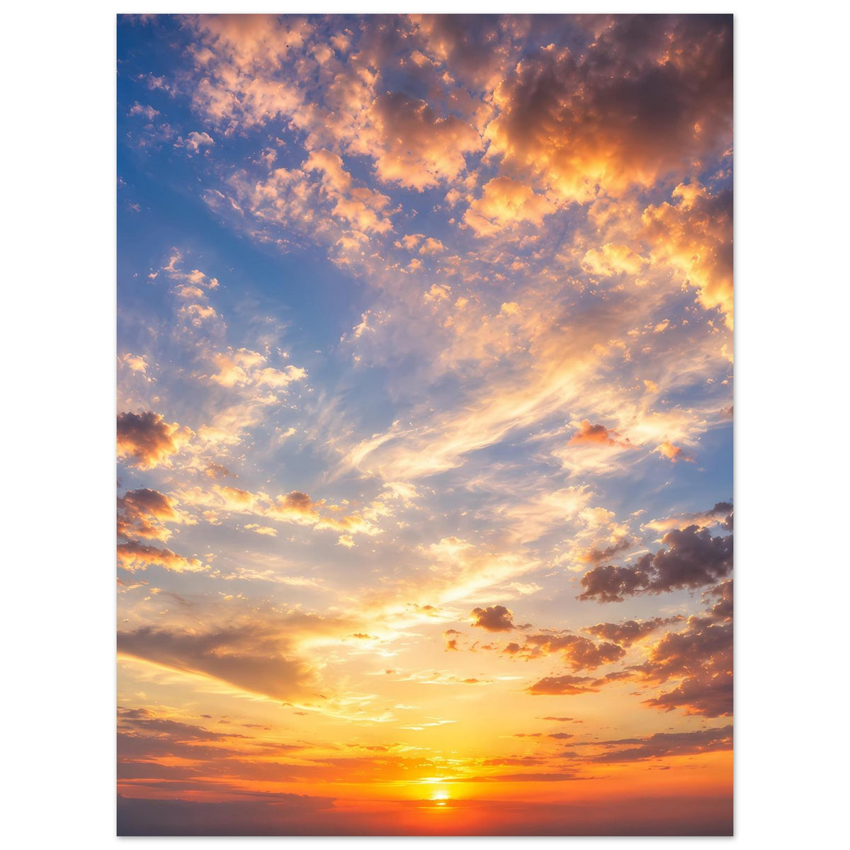 Himmels-Sonnenuntergangsposter im Hochformat mit warmem Licht und dramatischen Wolken
