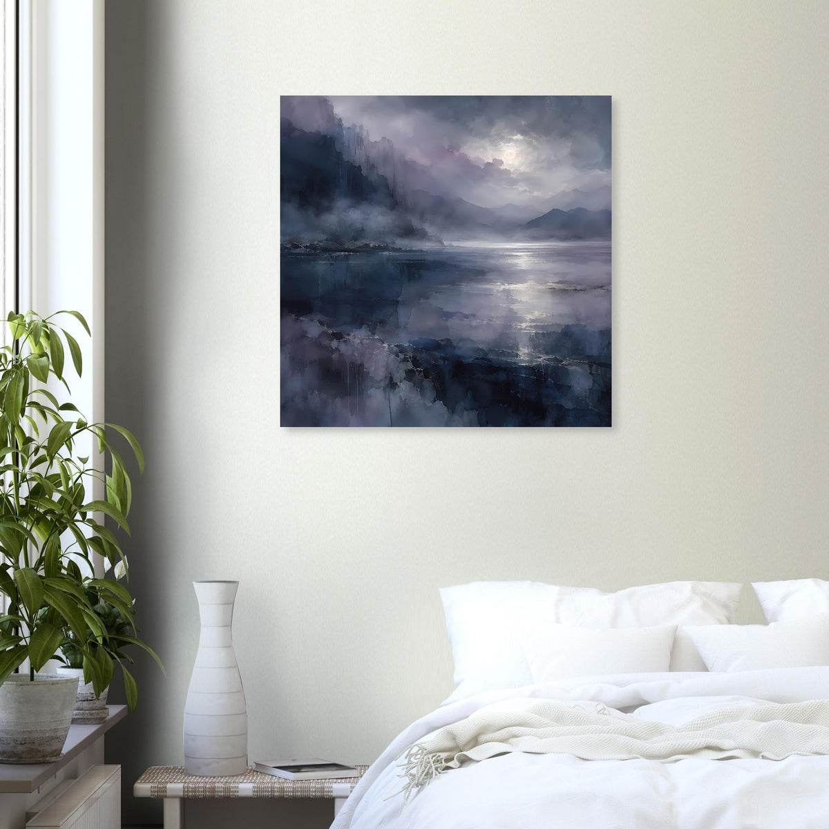 Quadratisches Poster mit Mondnacht-Landschaft, dunkle Wolken und spiegelnder Seeoberfläche.