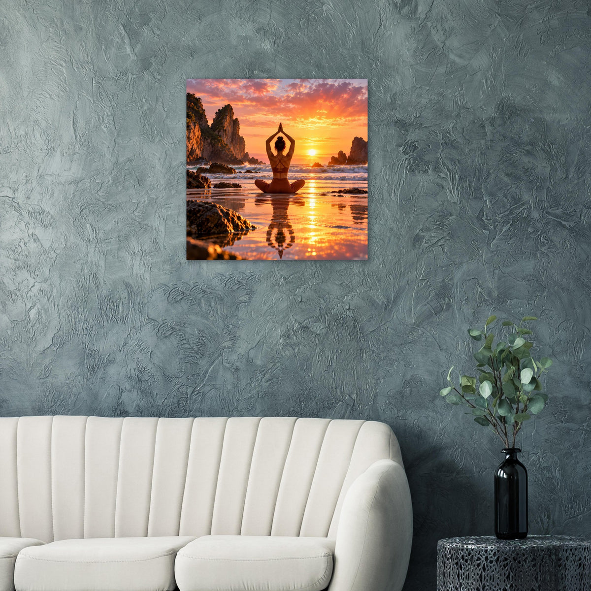 Quadratisches Yoga-Wandposter mit Meditationspose, Sonnenuntergang und Meeresreflexion