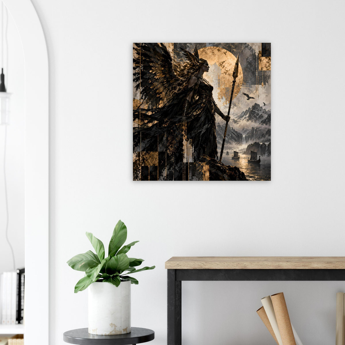 Quadratisches Kunstposter mit dunkler geflügelter Kriegerin, goldbraunem Mondlicht und Rauch