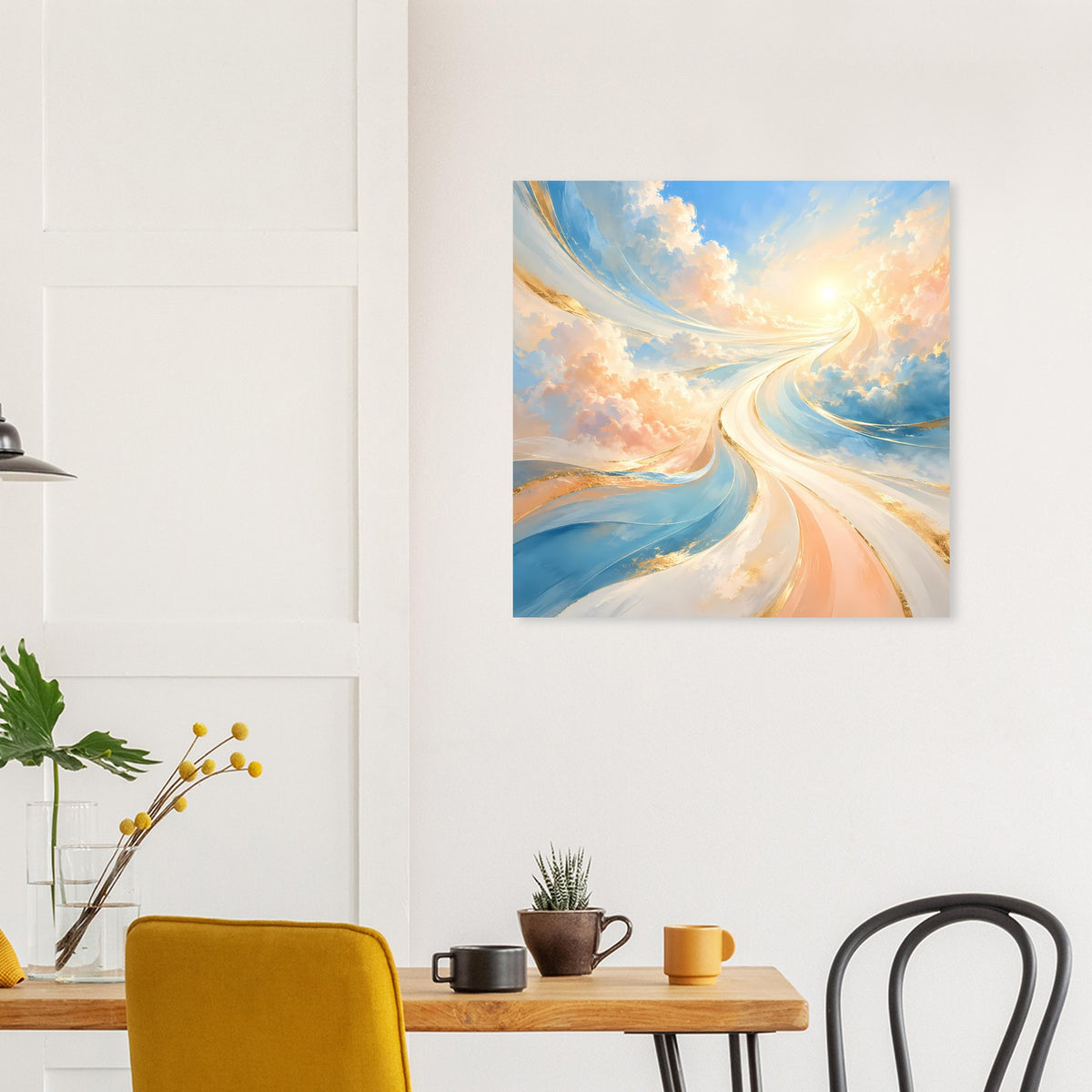 Fantasie-Poster über einer Holz-Kommode mit pastellfarbenem Himmelsmotiv