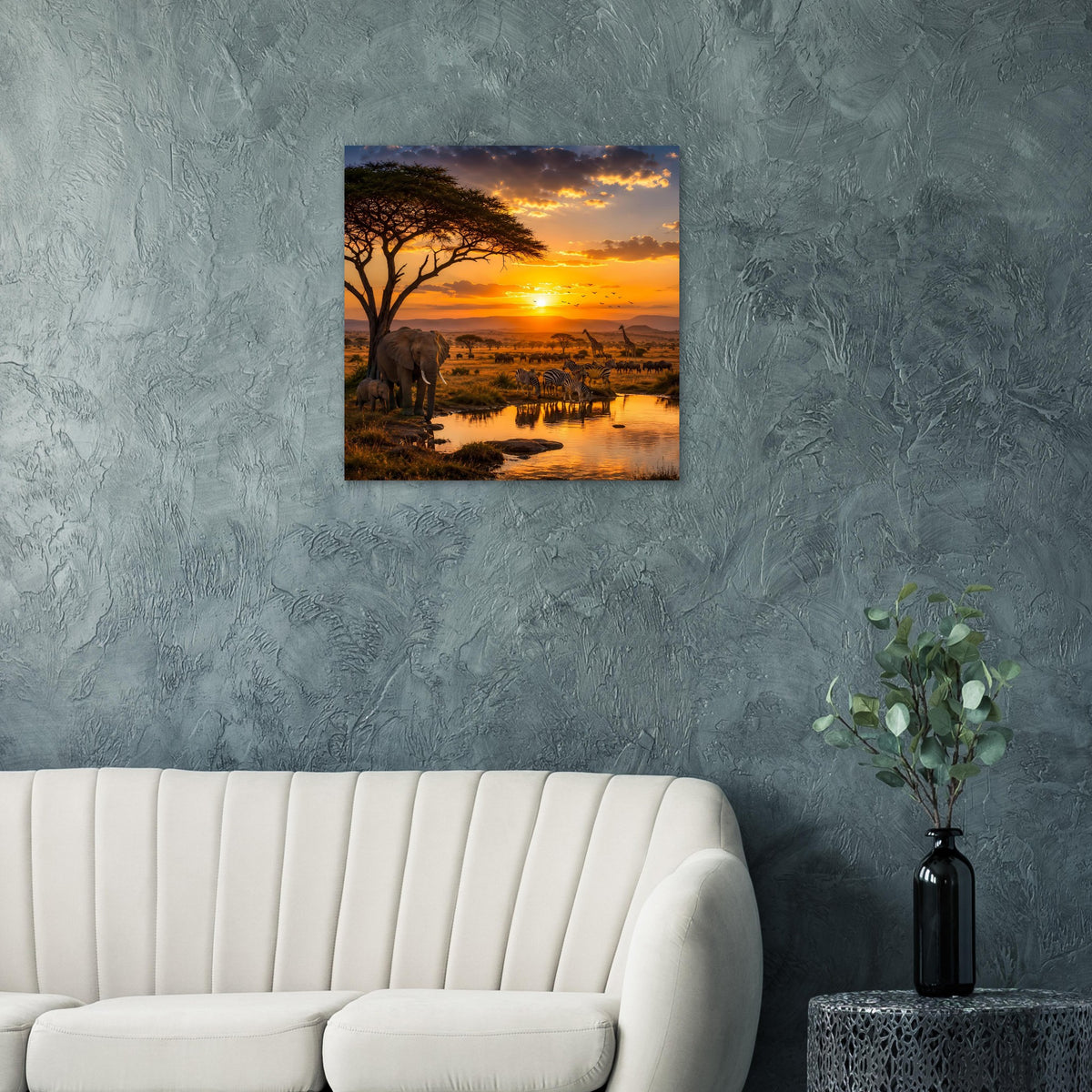 Quadratisches Poster mit Elefanten und Zebras am Wasserloch bei warmem Abendhimmel