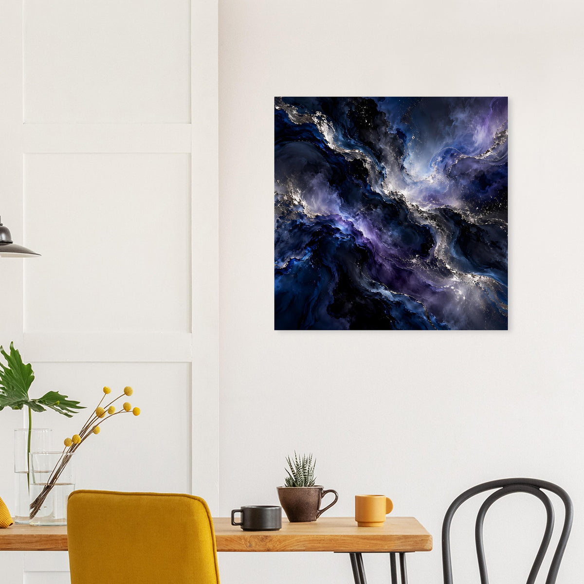 Quadratisches Weltraum-Poster mit blauem Nebelwirbel und glitzernden silbrigen Partikeln.
