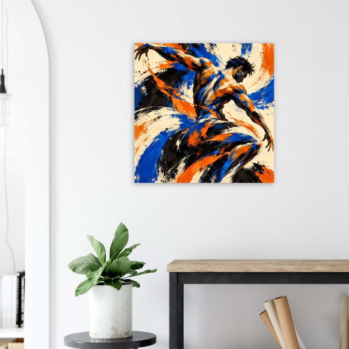 Quadratisches abstraktes Kunstposter: blaue, orangefarbene und schwarze Pinselbewegung