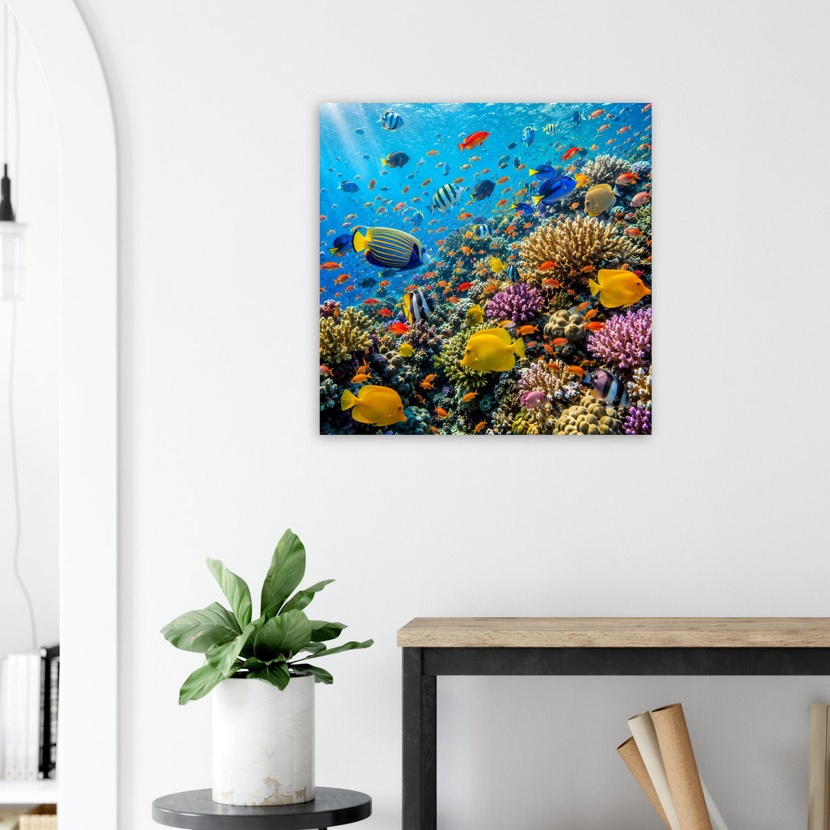 Korallenriff-Poster mit gelben und bunten Fischen über Korallen, quadratisch