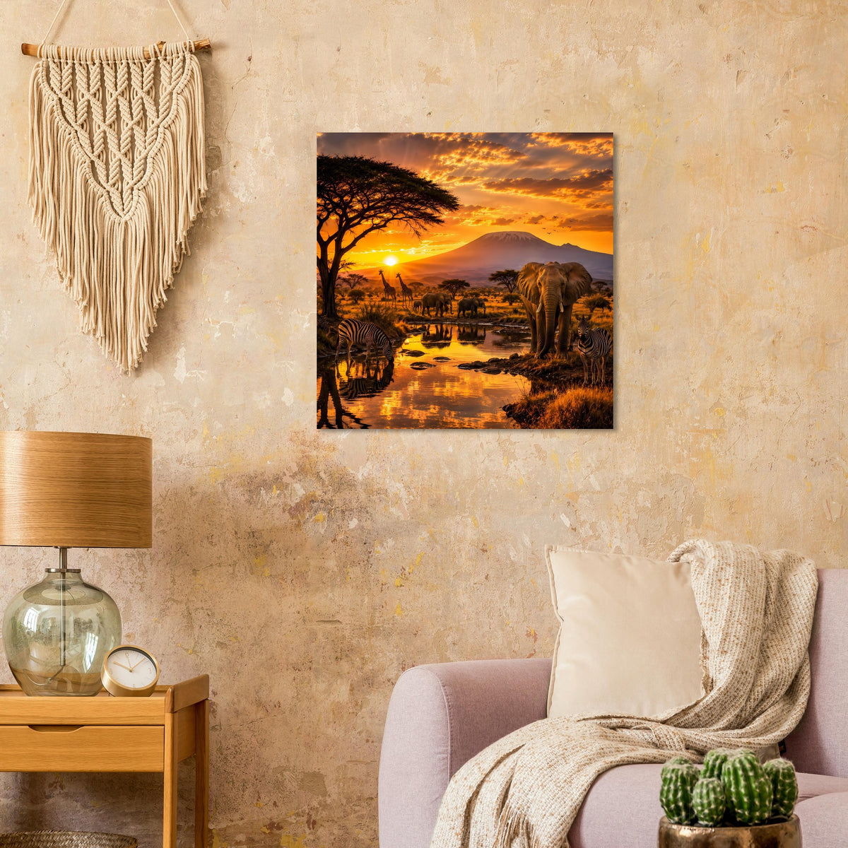 Quadratisches Wandposter mit Elefanten und afrikanischer Savanne im Sonnenuntergang.