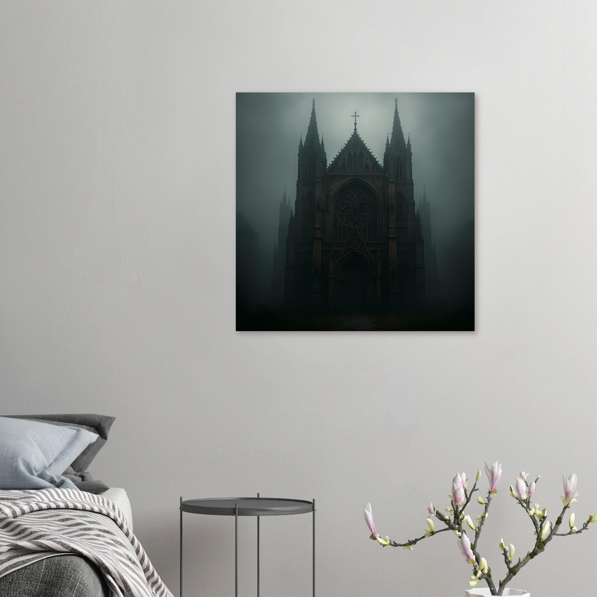 Quadratisches Gotische-Kathedralenposter mit dunkler Fassade und Türmen im Nebel