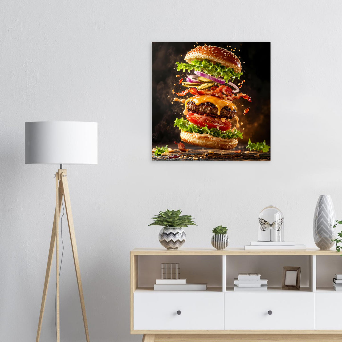 Quadratisches Poster mit gestapeltem Burger, bunten Belägen und Spritzereffekten
