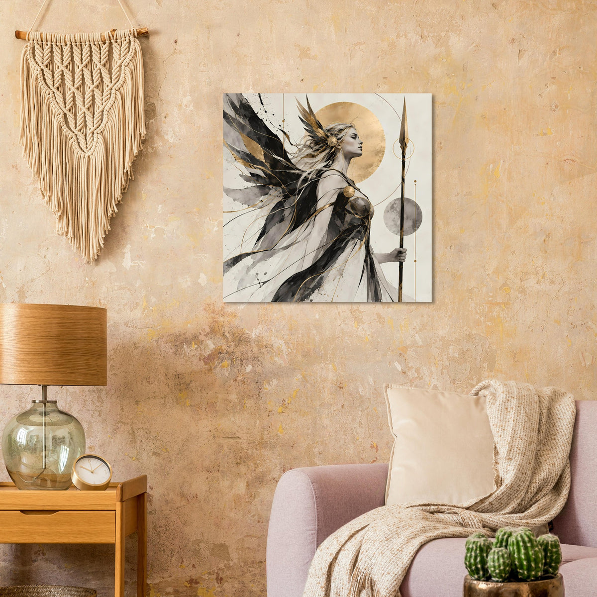 Kunstposter mit geflügelter Frau im Schwarz-Grau-Stil und goldenen Kreiselementen