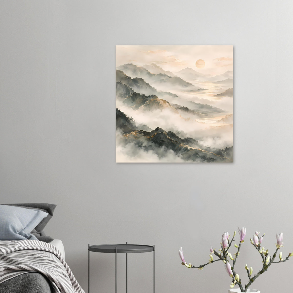 Quadratähnliches Poster: neblige Berge, weicher Morgenhimmel und goldene Sonnenscheibe