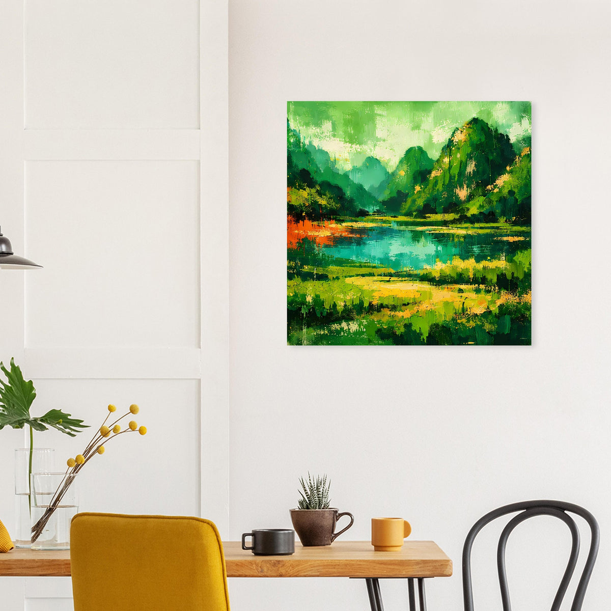 Quadratisches abstraktes Poster mit grünen Bergen und türkisblauem See.
