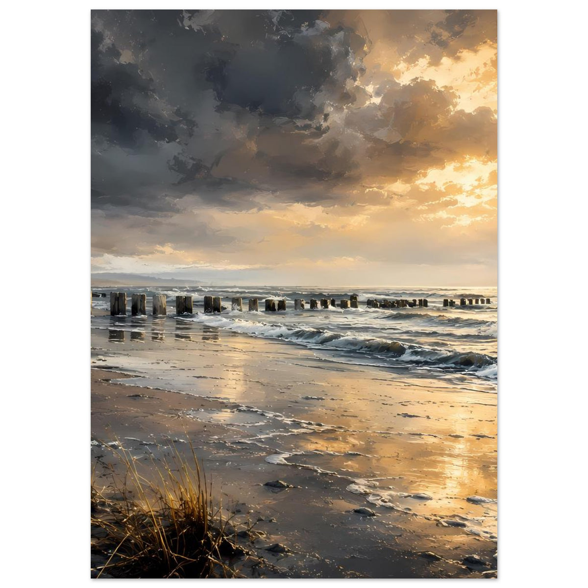 Vertikales Poster mit Strandsonne, reflektierendem Meerwasser und Holzpfählen am Horizont