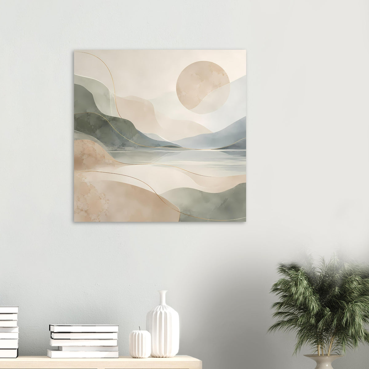 Quadratisches abstraktes Poster: See und Berge in Beige, großer Kreis im Himmel, goldene Linien