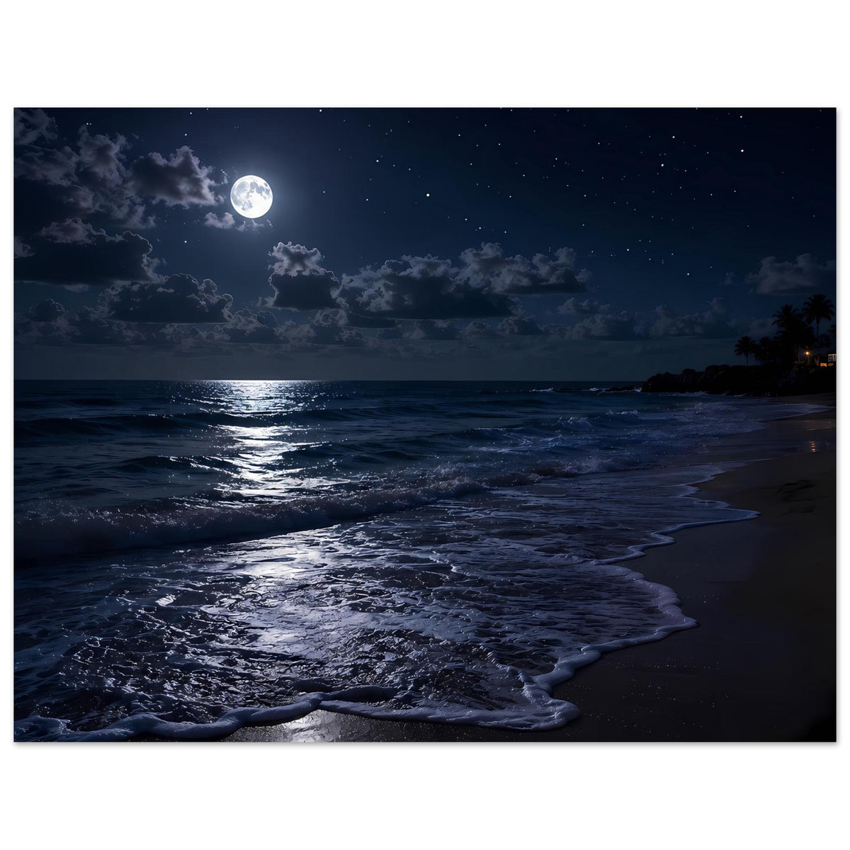 Strandposter im Querformat: Mond über dem Meer, helle Wellenlinie und dunkler Strand.