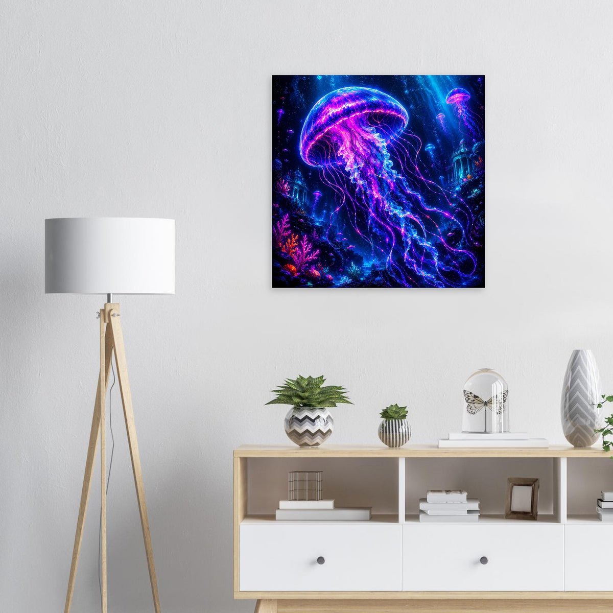 Quadratisch gerahmtes Poster mit leuchtender Qualle in Violett und Blau, Neon-Gitterlinien