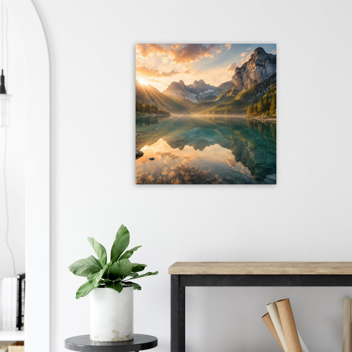 Quadratisches Wandposter mit Bergsee, goldenen Wolken und spiegelnder Wasserfläche