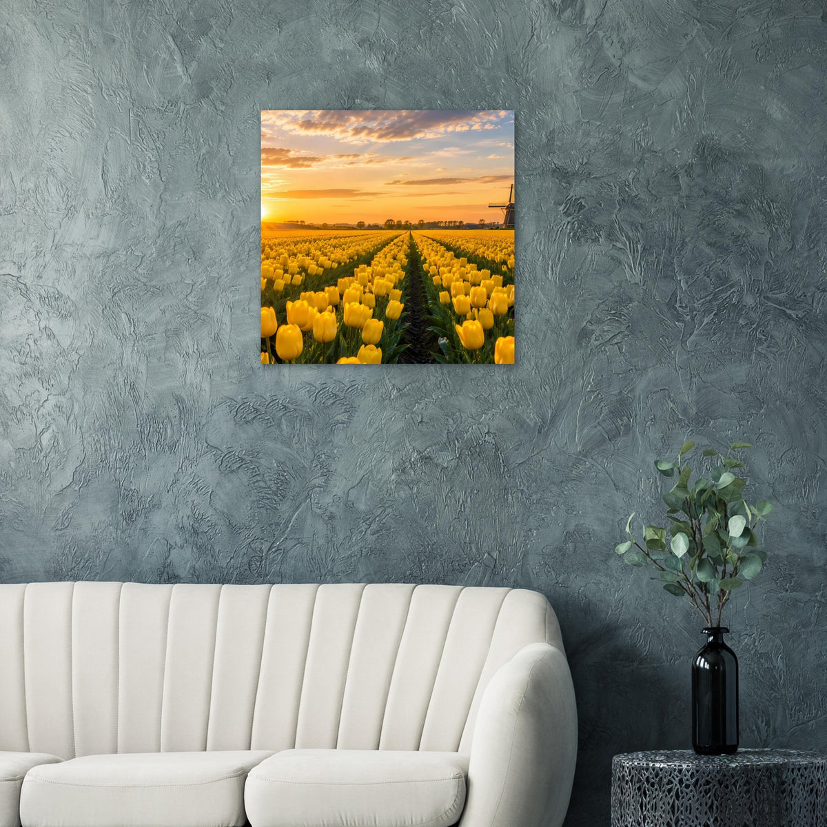 Wandposter mit gelbem Tulpenfeld und Windmühle bei abendlichem Himmel