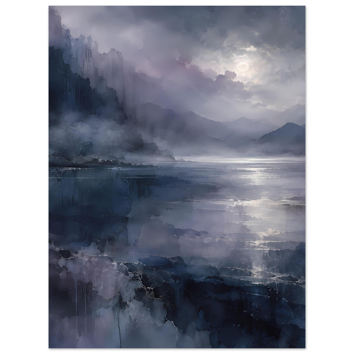 Poster im Hochformat mit Küstenlandschaft im Dämmerlicht, Nebel, Berge im Hintergrund