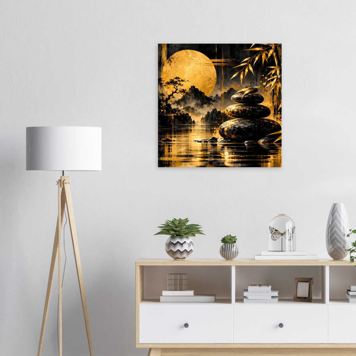 Wandposter im Zen-Stil mit gold-schwarzer Mondszene, Bambus und Steinsäule am Wasser
