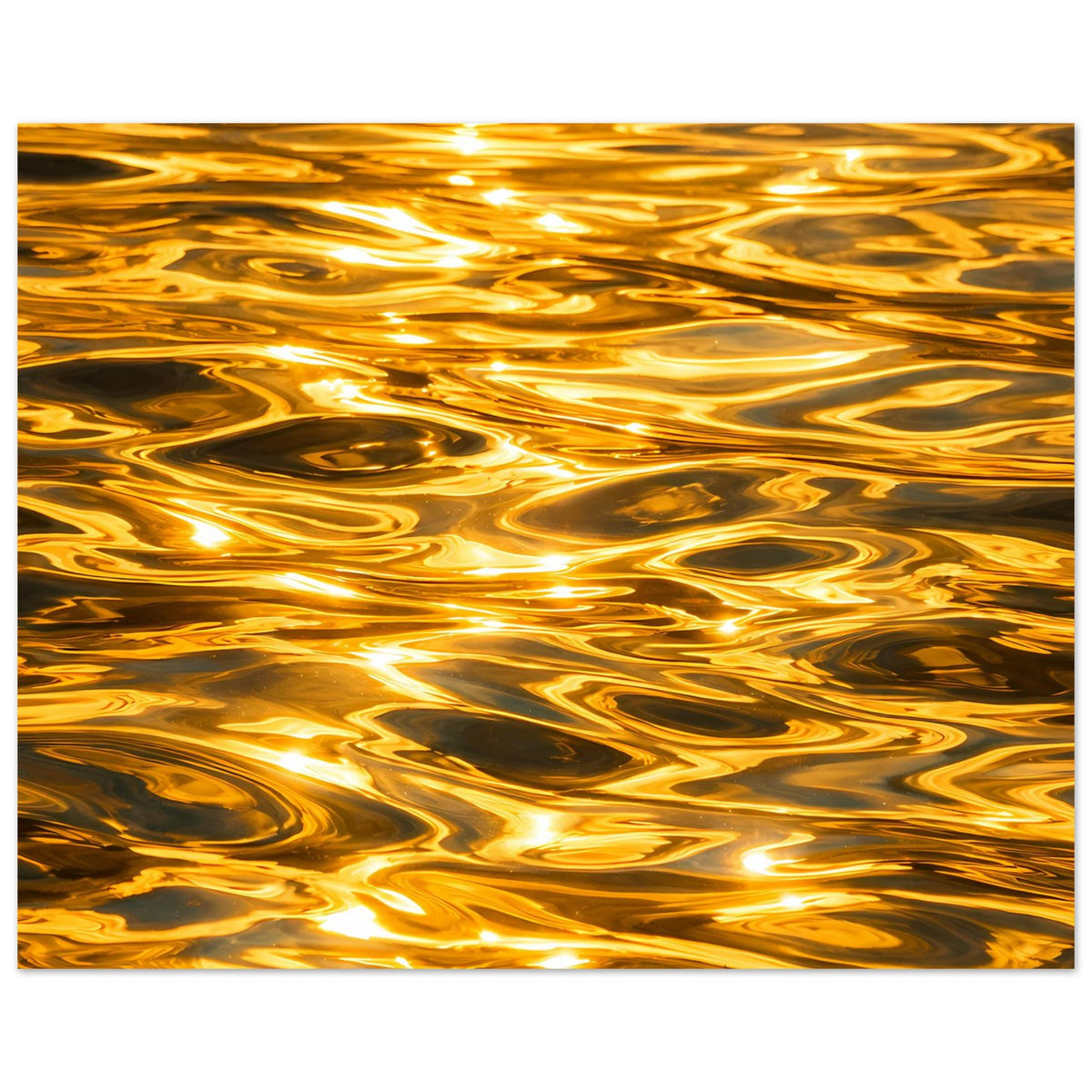 Abstraktes Poster mit gold-orangen Wellen und dunklen Kurven auf mattem Papier, horizontal