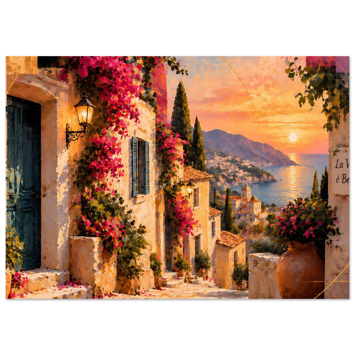 Poster im Querformat: mediterrane Häusergasse mit bunten Blumenranken und goldrotem Sonnenuntergang