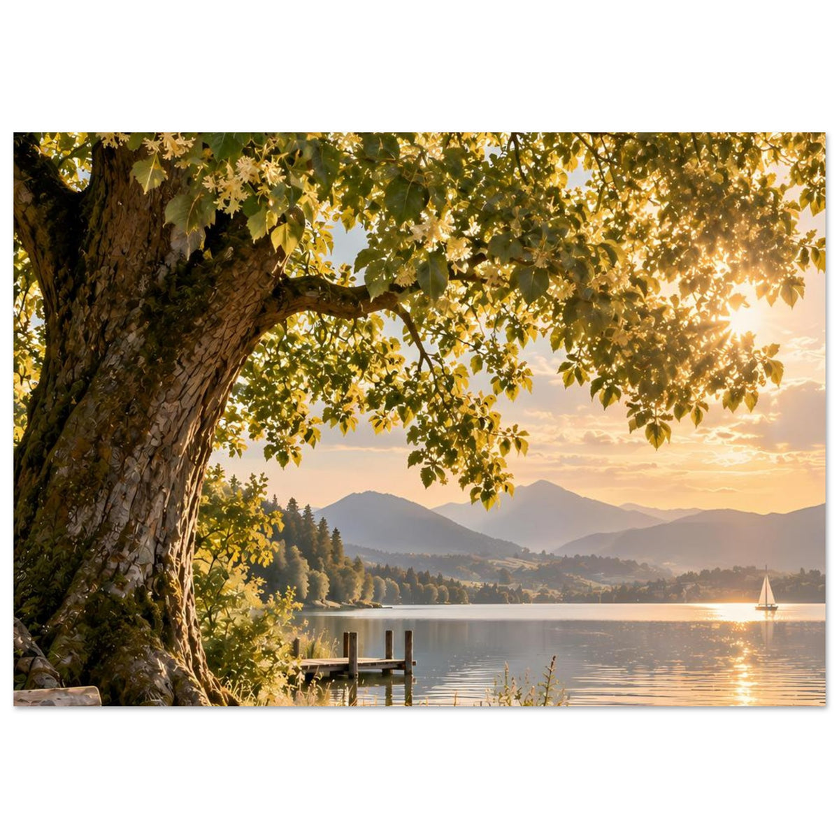 Naturposter mit Baum am Ufer, Steg und See, blättertragende Äste oben im Bild