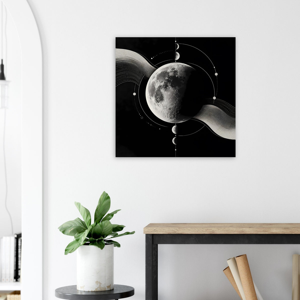 Poster mit silbernem Vollmond und feinen Kreislinien, umgeben von Wellen auf Schwarz