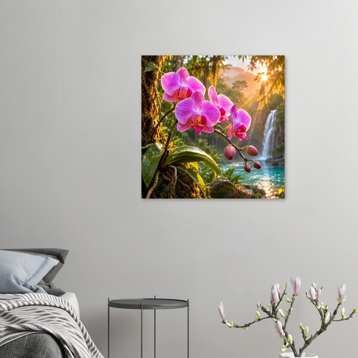 Hängeposter mit pinken Orchideenblüten und Naturmotiv an der Wand über Sitzmöbeln