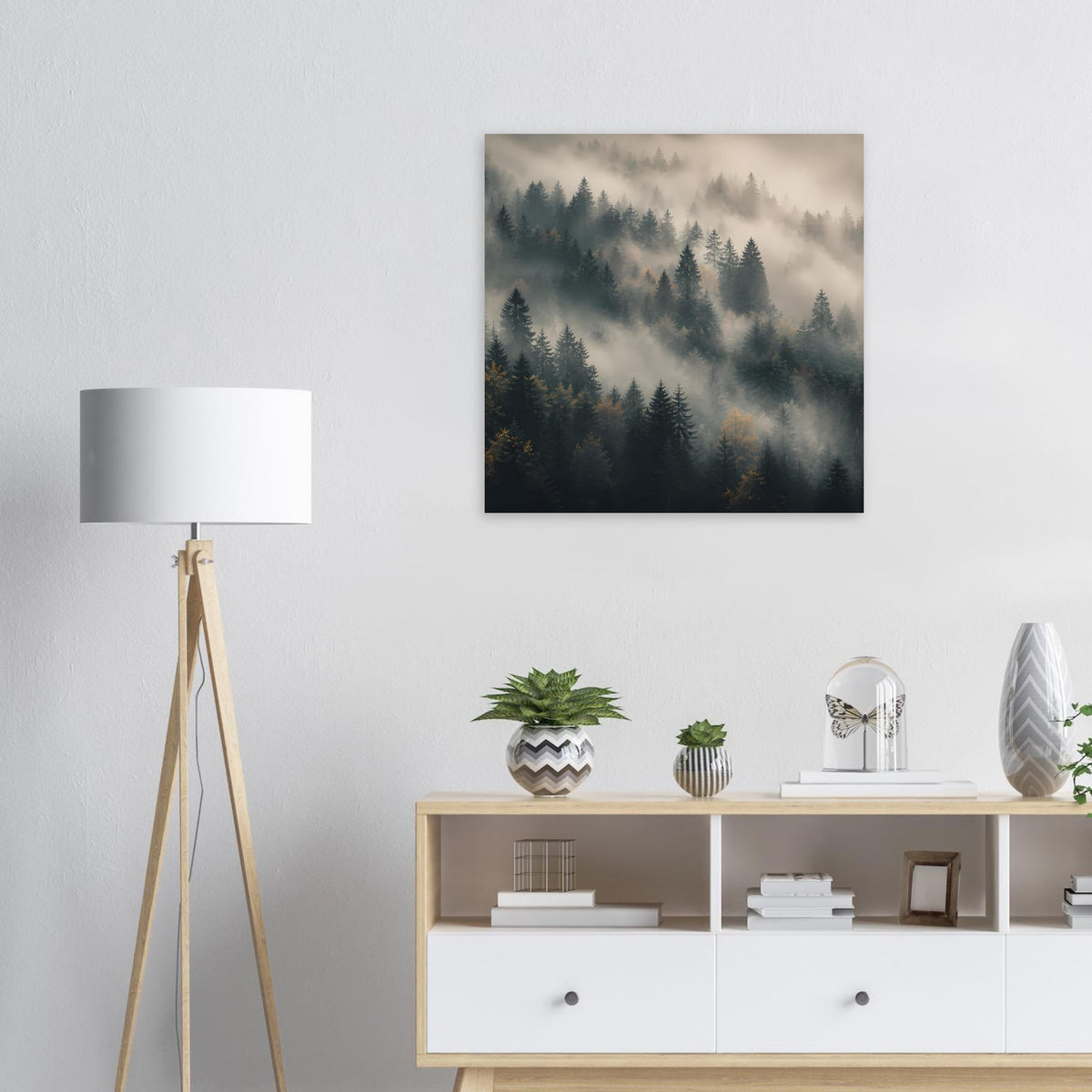 Quadratisches Wandposter: Tannenwald im Dunst, schwarzer Rahmen