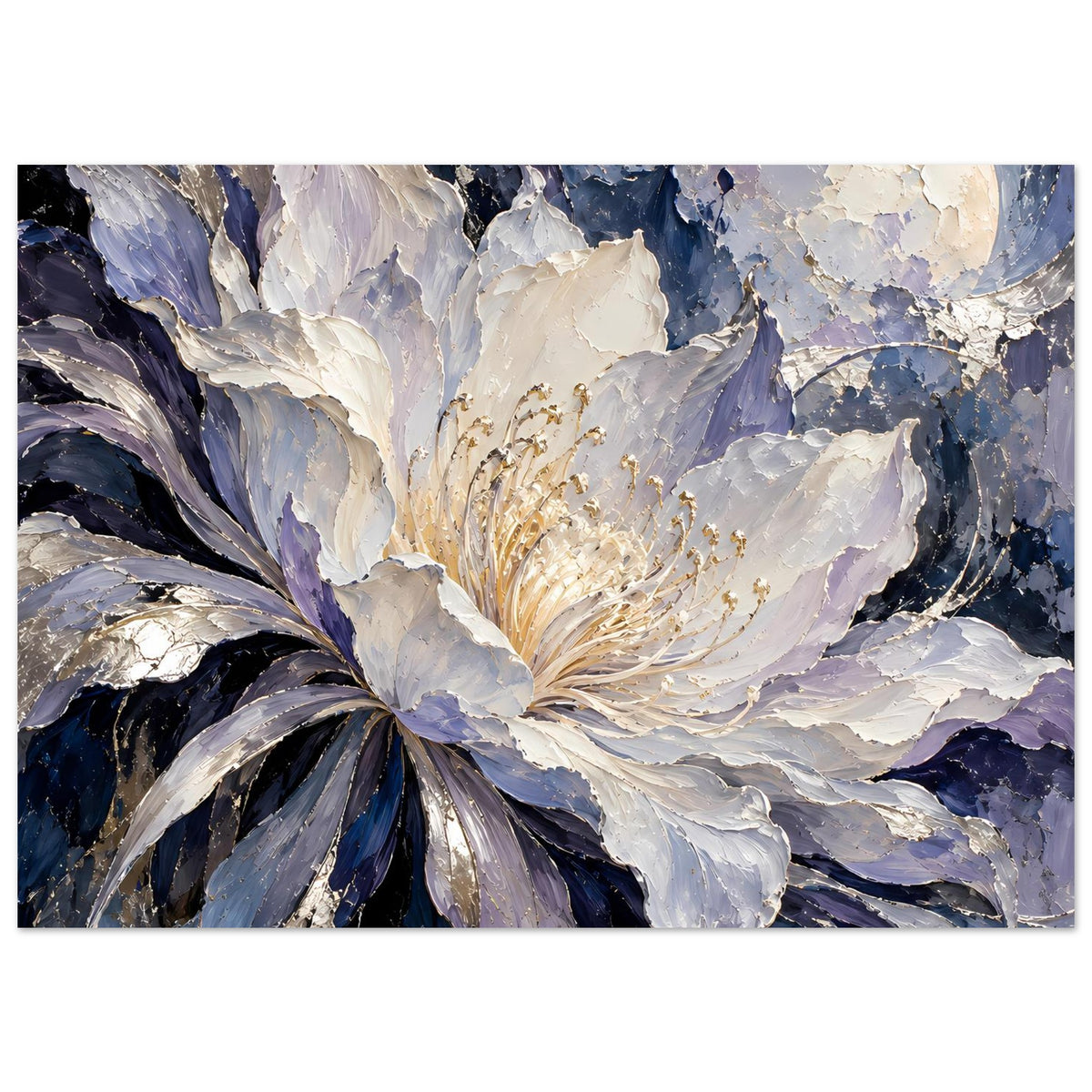 Poster mit großer abstrakter Blüte in Blau und Violett, Weißakzenten und goldener Mitte