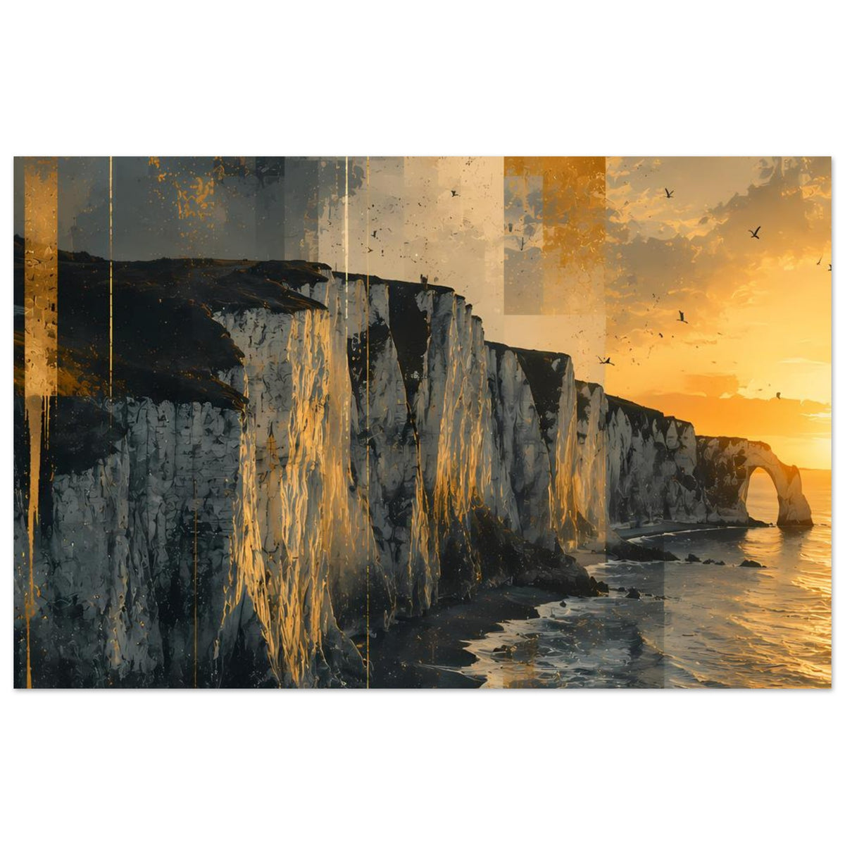 Breites Poster mit Klippenküste, welligem Meer und warmem orange-gelbem Abendhimmel
