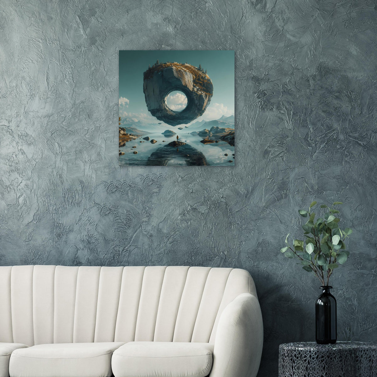 Surreales Poster mit schwebendem Felsring und rundem Loch über türkisblauem See