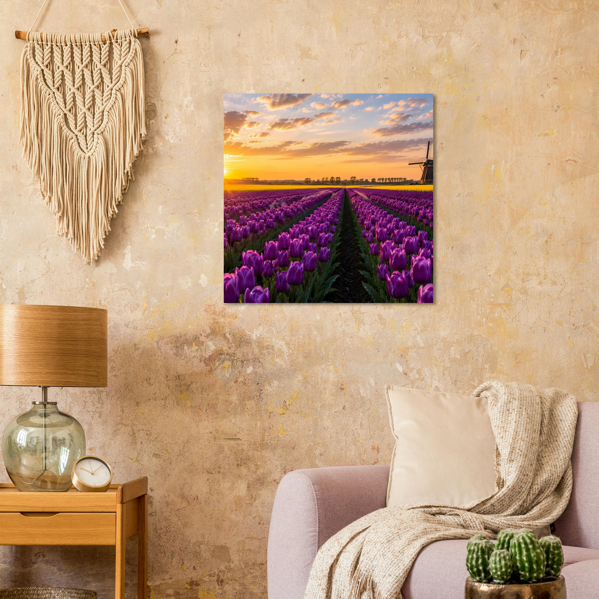 Quadratisches Wandposter mit violettem Tulpenfeld, dunklem Pfad und Abendhimmel