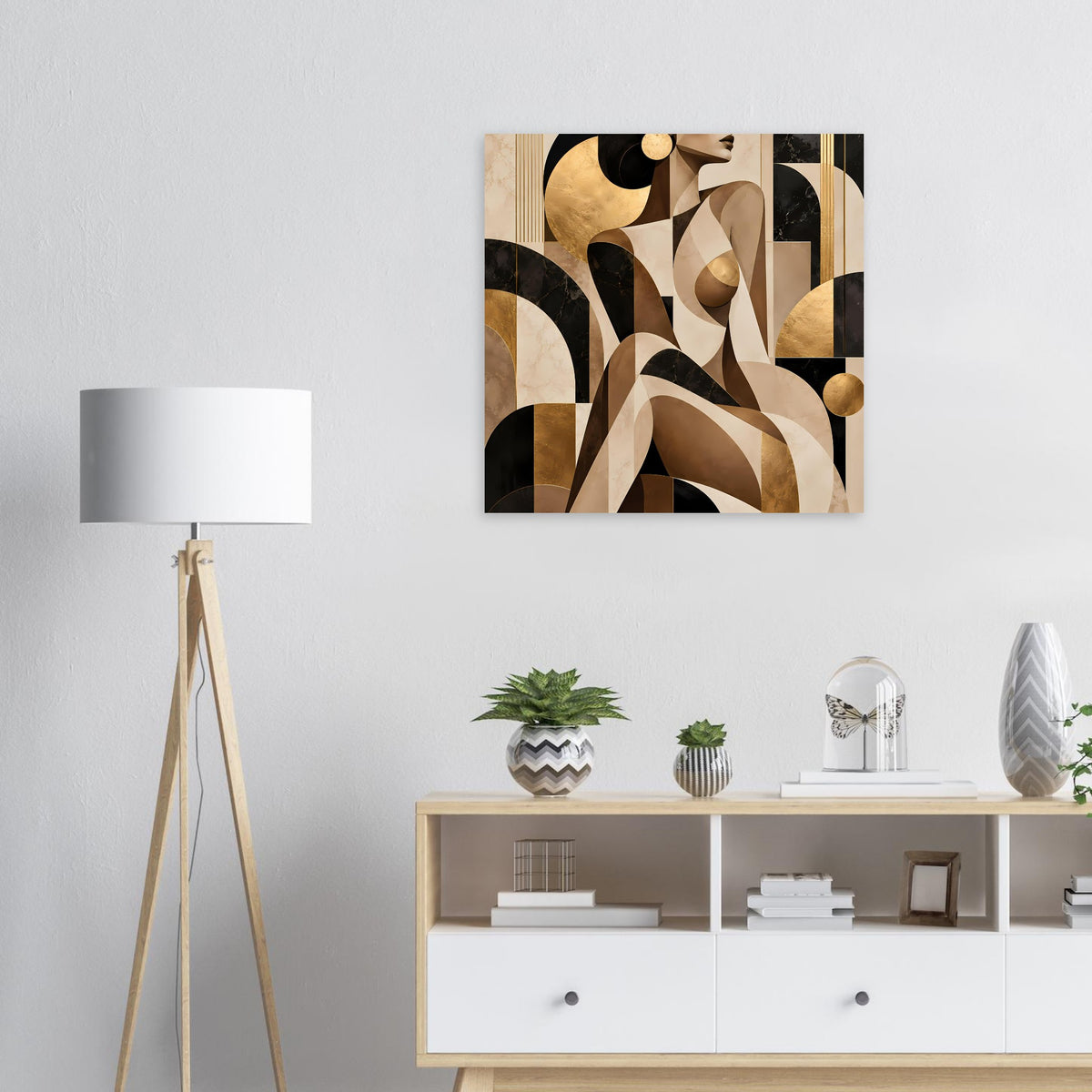 Abstraktes Poster mit warmen Erdtönen, Goldakzenten und geometrischen Formen in Schwarz und Beige