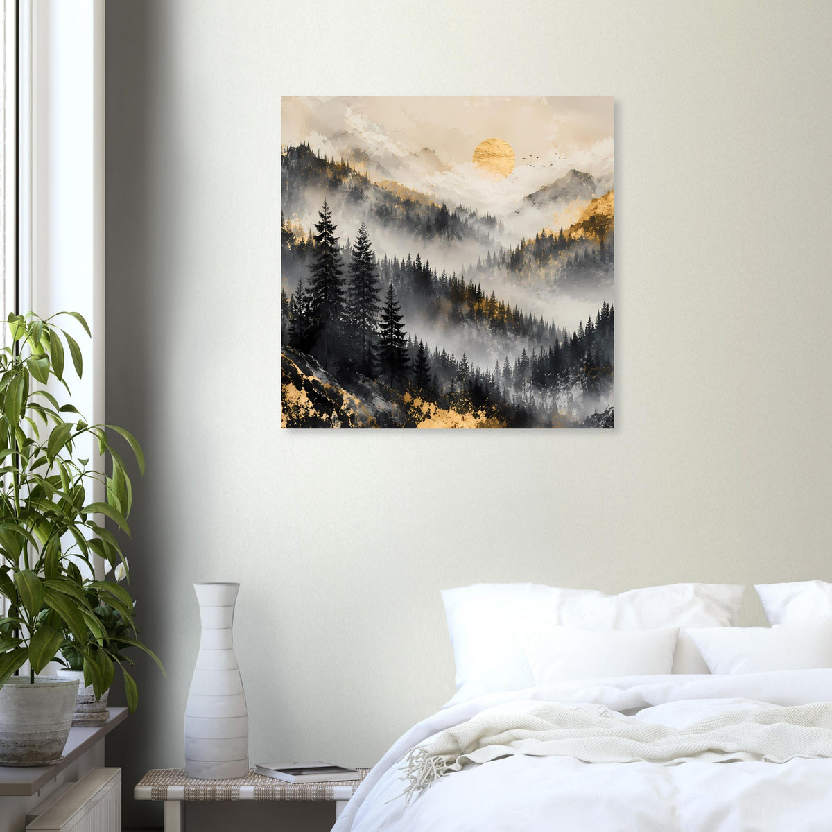 Poster mit Berglandschaft an der Wand: Tannenwald, Nebel und goldene Sonne