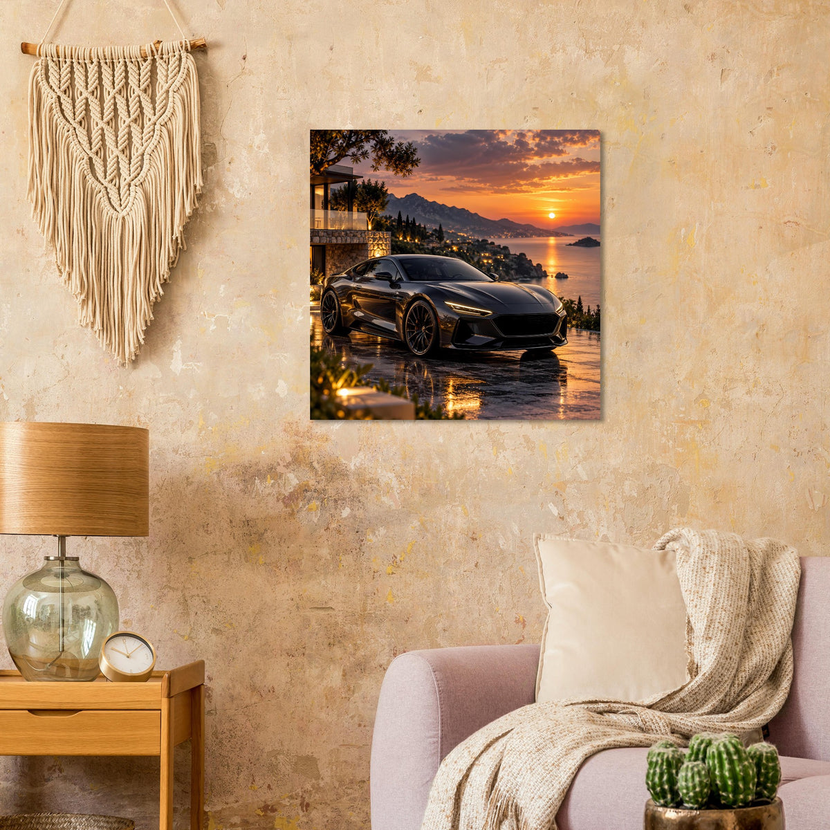 Sonnenuntergangs-Poster: schwarzer Sportwagen am Wasser mit warmem Himmel