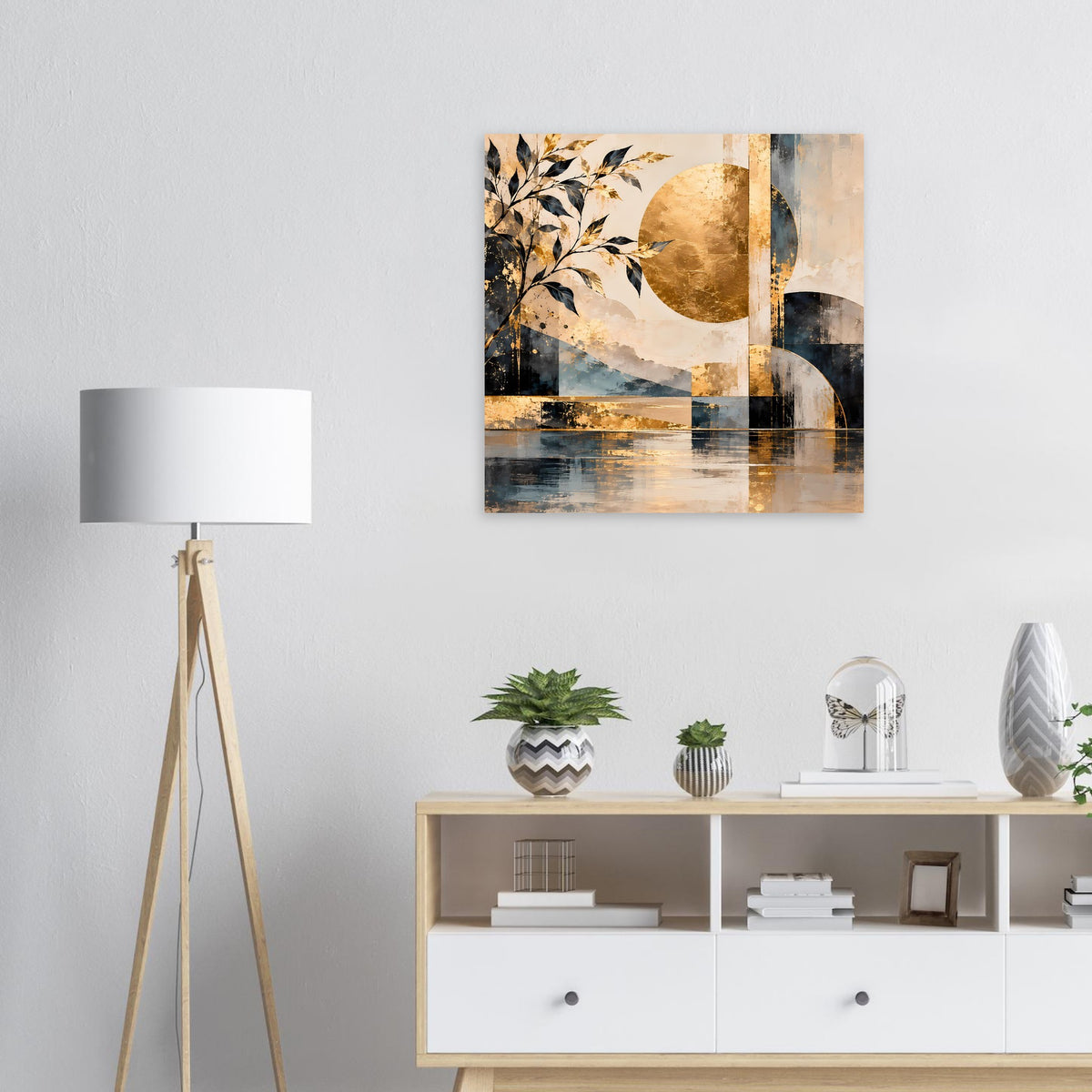 Abstraktes Kunstposter mit goldenem Mond, Blättern und blau-goldener Landschaft.