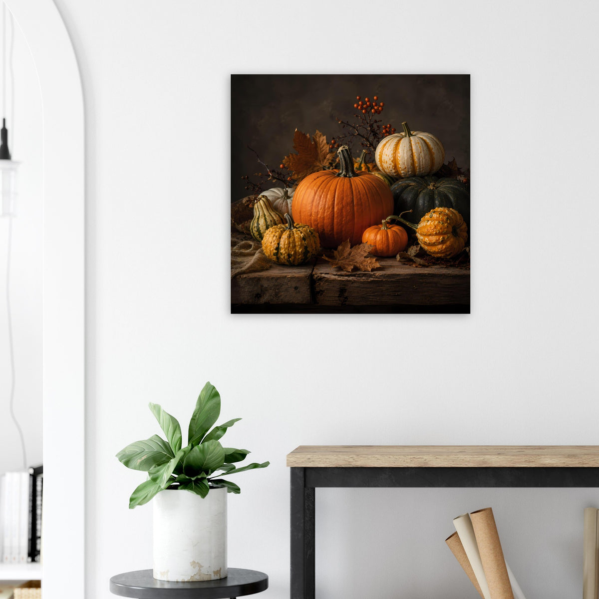Premium-Poster mit Kürbis-Arrangement: orangefarbene und gelblich-grüne Kürbisse auf dunklem Holz