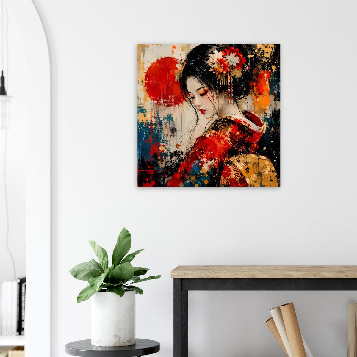 Wandposter mit Porträt einer Geisha im roten Kimono mit goldenen Details und Blumenschmuck im Haar.