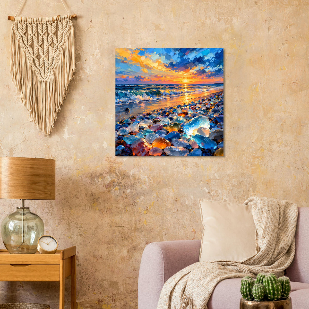 Poster mit orange-blauem Sonnenuntergang, Wasser und glitzernden Steinen am Strand