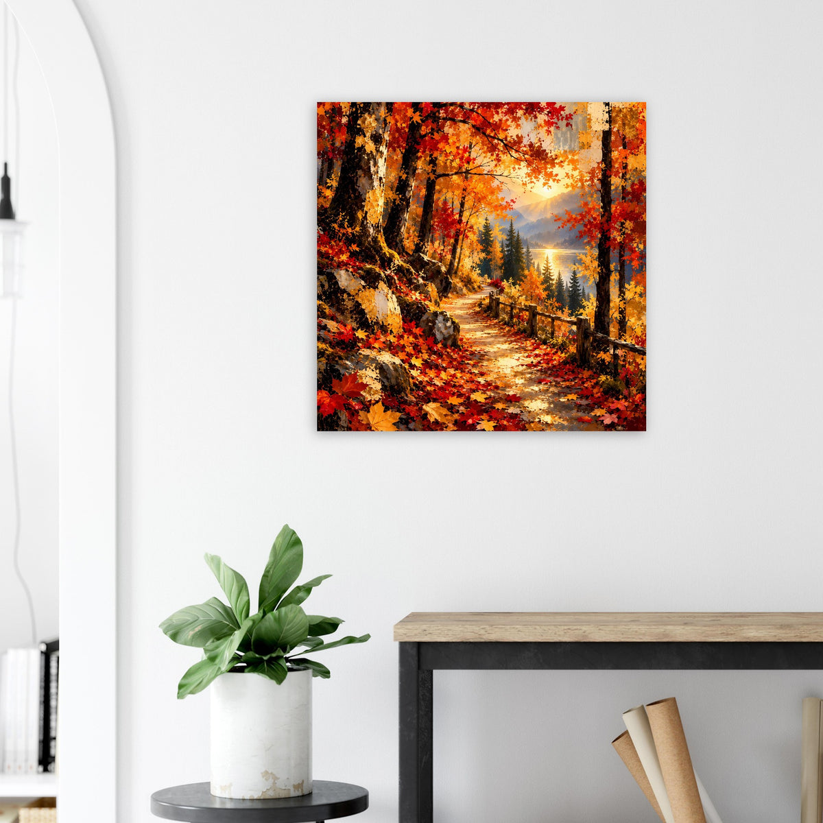 Quadratisches Wandposter mit Herbstweg im Wald, orange-rote Laubflächen und Lichtstrahlen