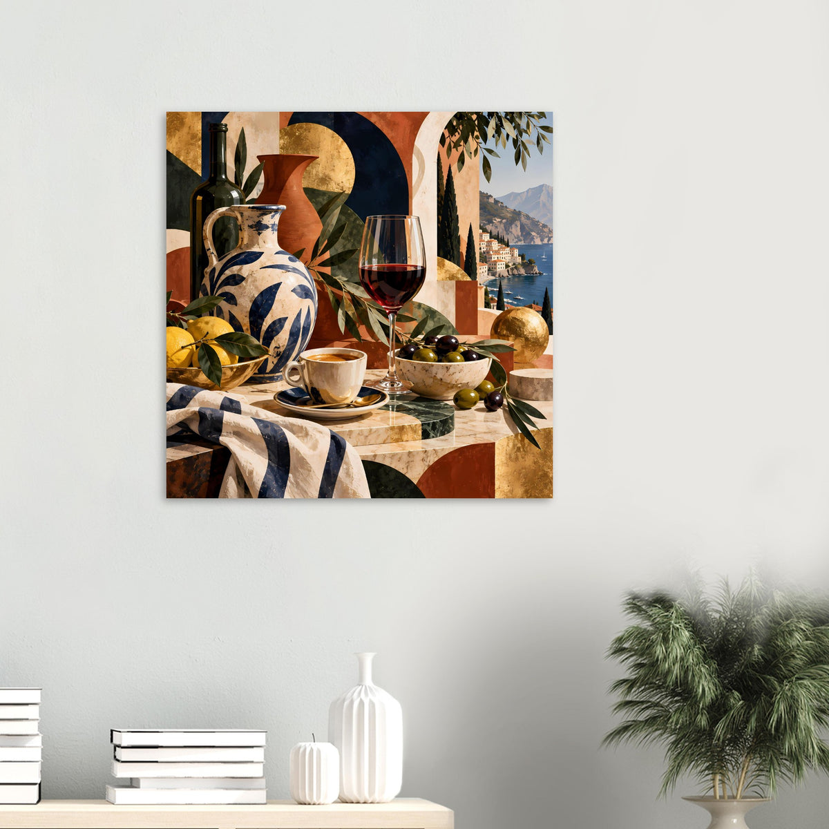 Quadratisches Wandposter mit mediterranem Stillleben: Oliven, Weinglas und Küstenblick.