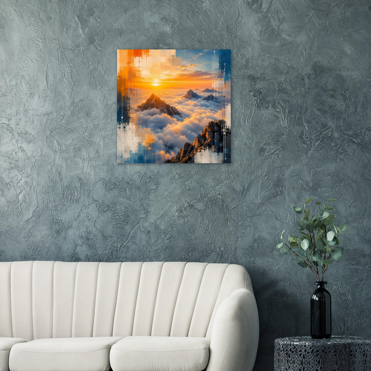 Quadratisches Landschaftsposter: Sonnenaufgang über Berggipfeln mit Wolkenmeer, orange-blau