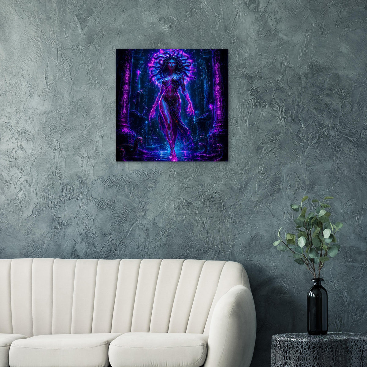 Kleines, gerahmtes Poster mit neonfarbener Medusa-Figur im Tempelstil